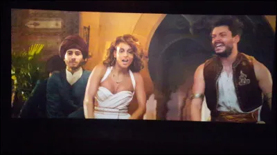 Complétez les paroles : ''J'avais oublié, tu chantes hyper mal. Désolée, t'as qu'à te marier...