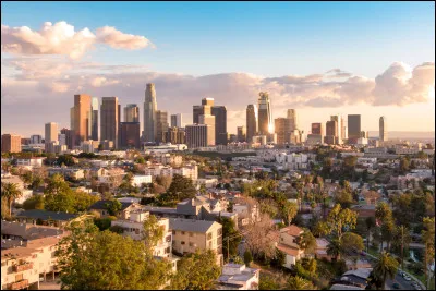 Dans quel État des USA ''Los Angeles'' est-elle située (ville où il a vécu 5 ans) ?