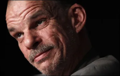 Qui est cet acteur qui joue un des premiers rôles dans la pièce de théâtre ''Les Crabes'' ?