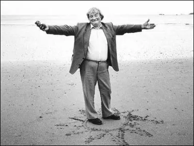 Qui est cet écrivain connu pour son roman "Chemin faisant" ?