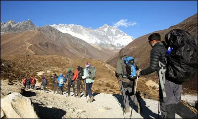 Comment se nomme la randonnée spécifique en zone difficile ?