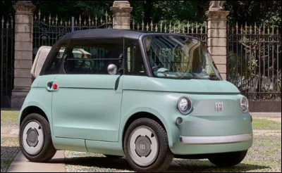 Quel est le nom de ce microcar urbain électrique, produit par FIAT depuis 2023, la petite souris de la ville ?