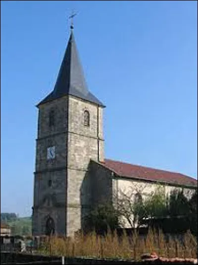Nous sommes en Lorraine, devant l'église de l'Invention-de-Saint-Étienne, à Escles. Village de l'aire d'attraction Spinalienne, sur les bords du Madon et de la Saône, ravagé par de violents orages en juillet 1984, il se situe dans le département ...