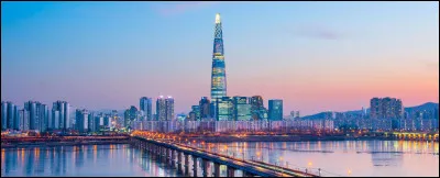 Dans quel pays et dans quelle ville est-elle née ?