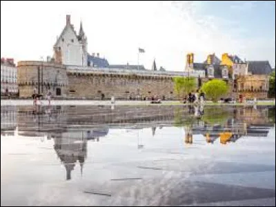 N

Comment se nommait la ville de Nantes sous l'Empire romain ?