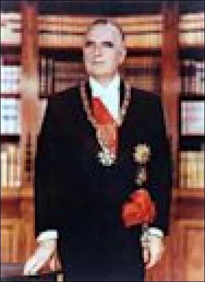 "Il ne suffit pas d'être un grand homme, il faut l'être au bon moment."
Quand on a vécu dans l'ombre du Général, on sait de quoi on parle...