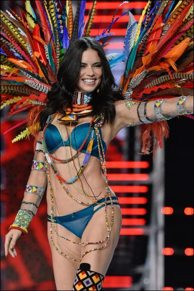 Quel est le prénonyme de cette Adriana, mannequin brésilienne de la marque de lingerie Victoria's Secret ?