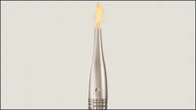 Qui ont été les derniers porteurs de la flamme olympique 2024 ?