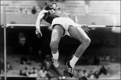 Qui est cet athlète américain ayant révolutionné le saut en hauteur ?