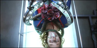 Comment se nomme la plante parasite qui plonge Kara dans un monde parfait (Krypton) ?