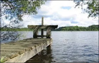 Km 33,7 : Habay-la-Neuve. Pour se divertir, les Tchantchans (en gaumois) peuvent aller en pique-nique, dans quel étang pourront-ils se baigner ?