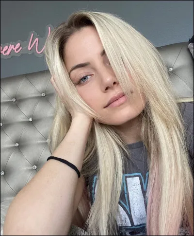 Quelle est son identité derrière le ring ?