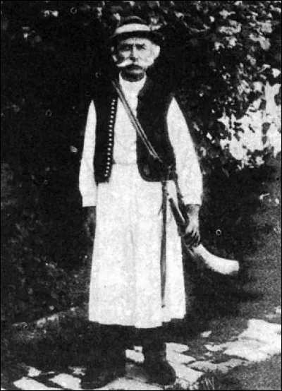 Le hongrois est parlé par 12,6 millions de personnes selon Wikipédia. Néanmoins, elle a également donné quelques mots demprunt dans dautres langues ; connais-tu par exemple Gulyás ?