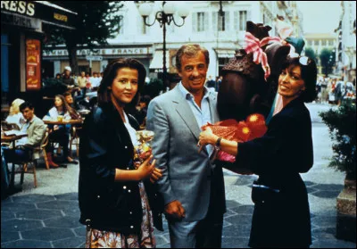 Joyeuses : dans le film de Lautner "Joyeuses Paques", avec qui Belmondo partage-t-il l'affiche ?