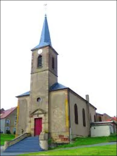Voici l'église Saint-Hippolyte, à Metzing. Village de Lorraine, dans l'arrondissement de Forbach-Boulay-Moselle, il se situe dans le département ...