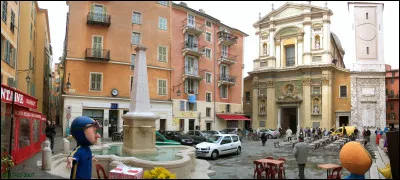 Tourisme : Dans quelle ville du sud de la France se trouve sur la place Rossetti la cathédrale Sainte-Réparate ?