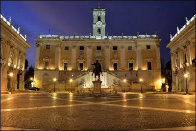 Quel cinéaste a réalisé le film dont le titre original est "La Notte" ?