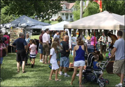 Qui a mis en scène le long-métrage "Jour de fête" ?