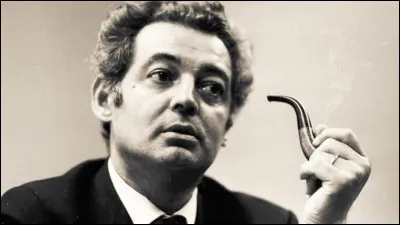 On retrouve ce Pierre célèbre, star du petit écran et on joue avec son nom ?