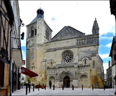 Comment se nomme cette église romane de Thouars (Deux-Sèvres) ?