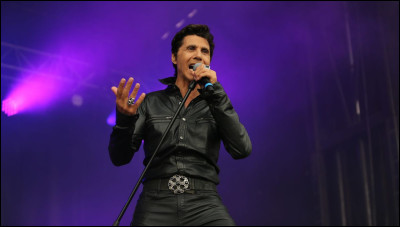 Voici Jean-Luc ! Il chante "femme que j'aime", mais quels sentiments éprouve-t-il ?