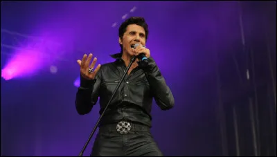 Voici Jean-Luc ! Il chante "femme que j'aime", mais quels sentiments &eacute;prouve-t-il ?