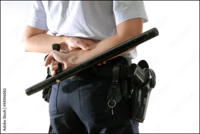 Quel le nom de cette arme de défense utilisée par les forces de l'ordre ?