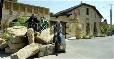 Je vous emmène en Lorraine, à Piedmont. Ancienne commune rattachée à la ville de Mont-Saint-Martin, à la frontière avec la Belgique et le Luxembourg, Piedmont se situe dans le département ...