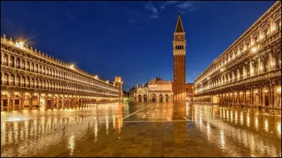 Quel est le nom de cette place située en plein cur de Venise ?