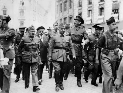 La guerre civile espagnole débute en 1936, qui est à la tête du mouvement insurrectionnel ?
