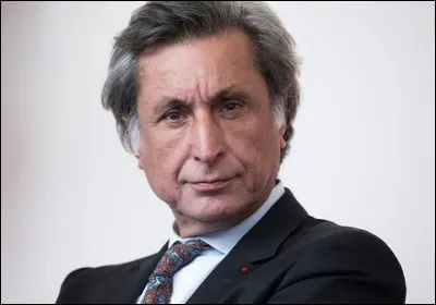 Qui est ce créateur et présentateur du magazine télévisé ''Des racines et des ailes'' ?