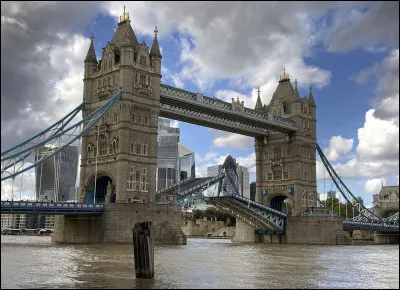 Que se passe-t-il sur un pont et qui disparaît à tout jamais ? (2 réponses à cocher)