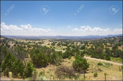 Km 14,4 : Saint-Ferréol. Bizarrement, il n'y a qu'un bar dans ce village, comment s'appelle-t-il ?