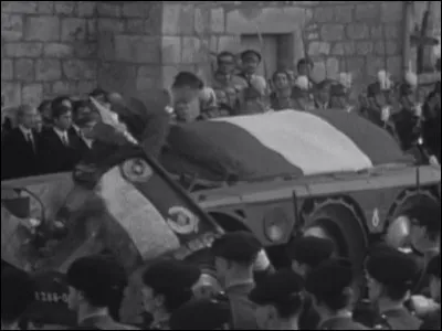 Pour finir la page nécrologie, il était impossible de ne pas évoquer la mort dun illustre général le 9 novembre. Qui est-ce ?