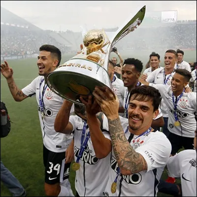 Quelle ville, où joue à domicile le club de football des Corinthians, est la plus peuplée du Brésil ?