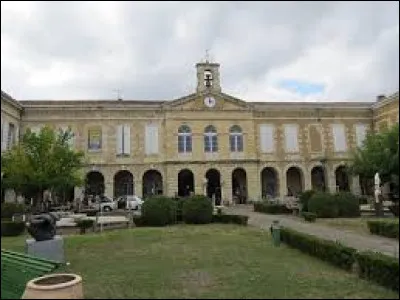 Nous partons maintenant au village des brocanteurs, à Lectoure. Ville Gersoise, elle se situe dans l'ex région ...
