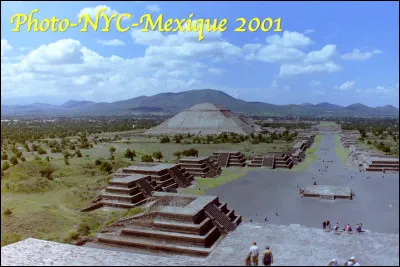 Quel est ce lieu surr&eacute;aliste, un site arch&eacute;ologique pyramidal pr&egrave;s de Mexico, une ville azt&egrave;que fond&eacute;e en 100 avant J.-C. qui fut la plus grande du continent am&eacute;ricain ?