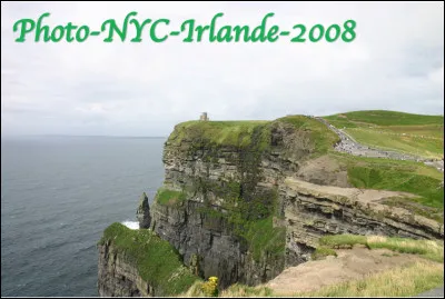Quel est ce site surr&eacute;aliste, le plus vaste d' Irlande,il forme un mur naturel de 8 kilom&egrave;tres de long face &agrave; l'oc&eacute;an Atlantique ?