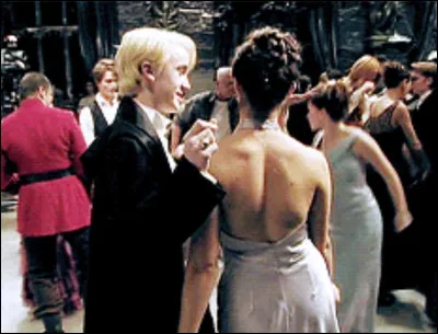 Quelle robe porterais-tu pour le bal de Noël ?