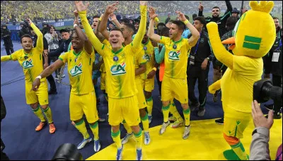 Combien y a-t-il de joueurs sur le terrain dans une &eacute;quipe de football ?