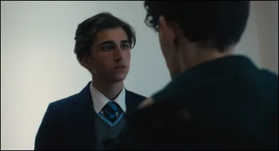 Que fait Ben à Charlie ?