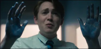 Quand le stylo de Nick explose et qu'il dit ''J'ai des gants bleus !'', que réplique Charlie ?