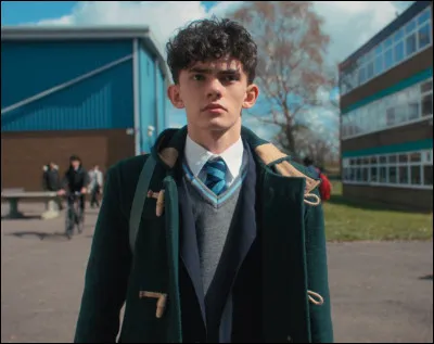 Que voit Charlie à la sortie du collège ?