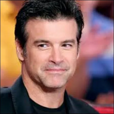 La photo ci-dessus représente un chanteur célèbre, de qui s'agit-il ?