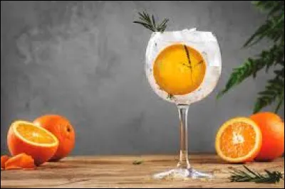 Quelle liqueur élaborée après la distillation d'écorces d'oranges est née à Saint-Barthélémy près d'Angers ?