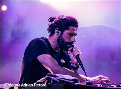 Qui est ce chanteur, beatboxer, looper, acteur et rappeur français ?