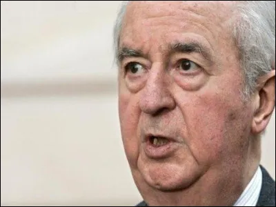 Avec qui cet homme politique, en photo d'entrée du quiz, ministre d'État, ministre de l'Économie, des Finances et de la Privatisation vécut-il la cohabitation ?