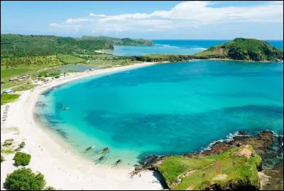 Laquelle de ces îles ne se situe pas aux Philippines ?