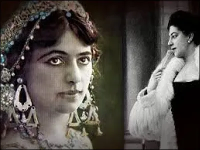 Née Margaretha Geertruida Zelle le 07 août 1876 à Leewarden (Pays-Bas), Mata Hari est une courtisane et danseuse exotique. Elle triomphe dans toute l'Europe pour ses effeuillages qui lui rapportent à l'époque 10 000 F par soirée. Accusée, sans preuves formelles, d'espionnage pendant la 1re Guerre mondiale, elle est condamnée à mort et exécutée à Vincennes le 15 octobre...
