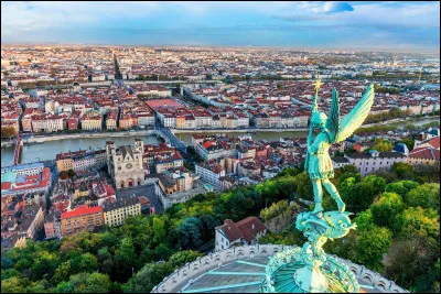 Quel est le fleuve qui traverse Lyon ?